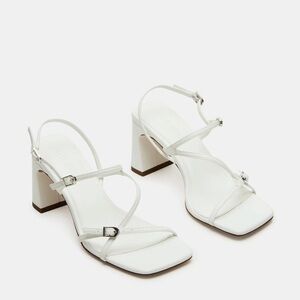 NEW STEVE MADDEN VANTAGE WHITE SANDAL SIZE: 8